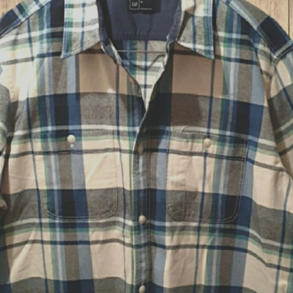 - GAP PLAID BUTTON CASUAL SHIRT